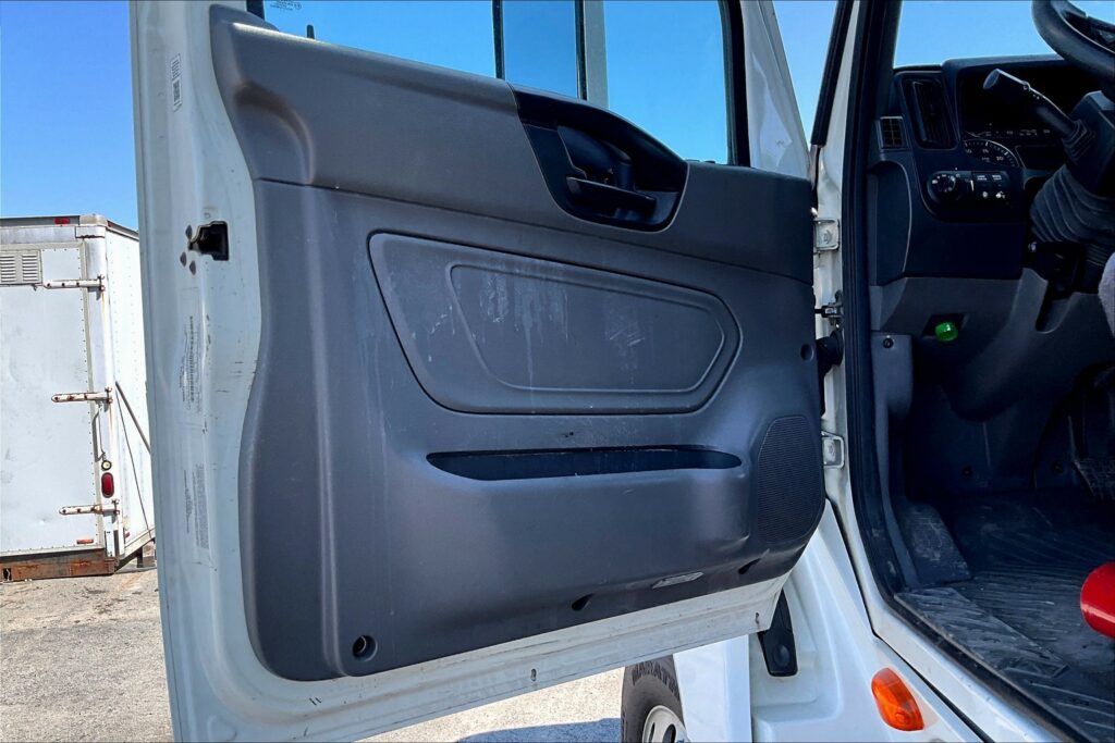 2022 INT LT625 6×4 Sleeper