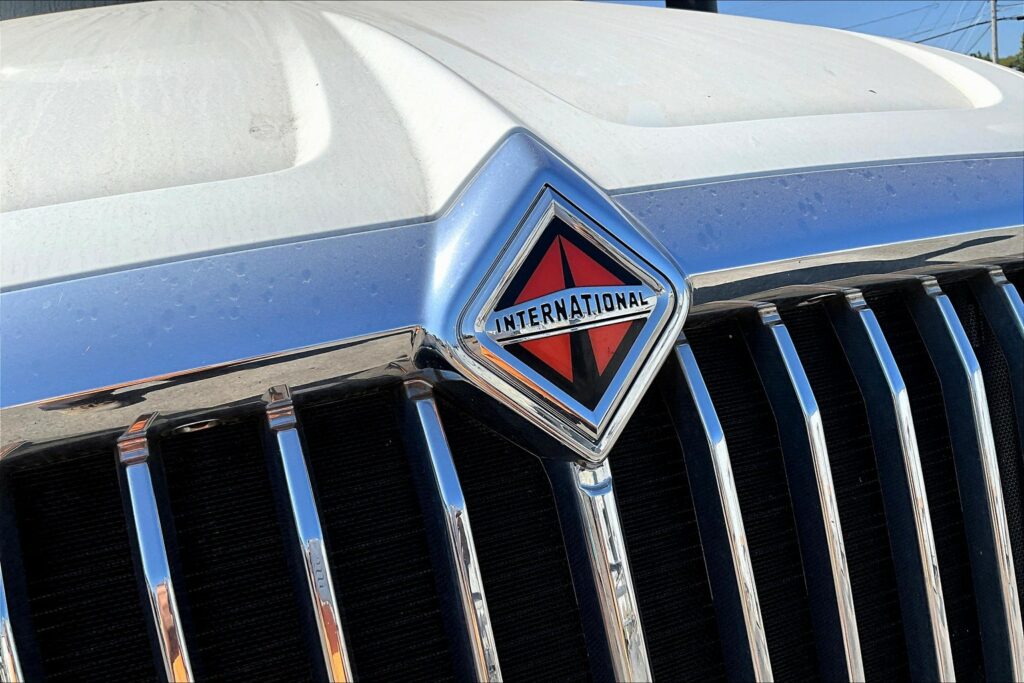 2022 INT LT625 6×4 Sleeper