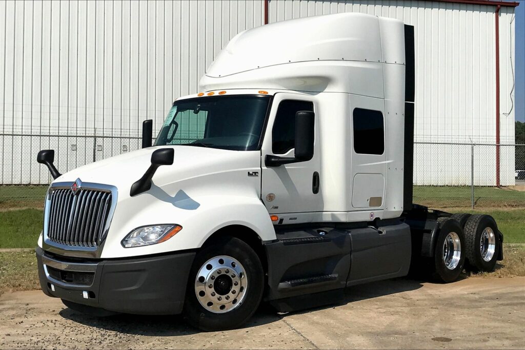 2023 INT LT625 6×4 Sleeper