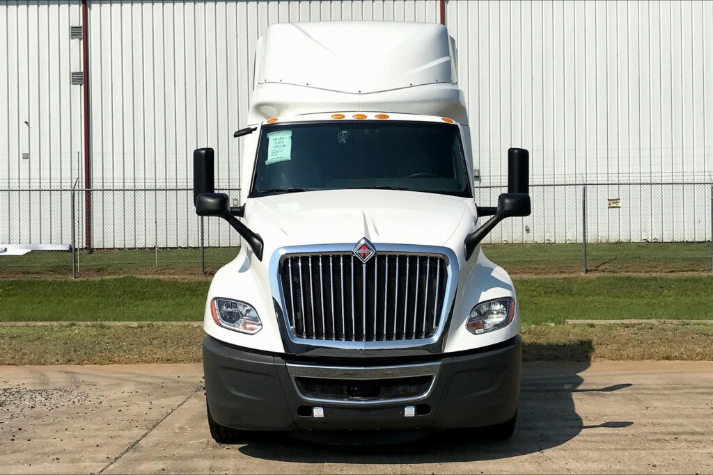 2023 INT LT625 6×4 Sleeper