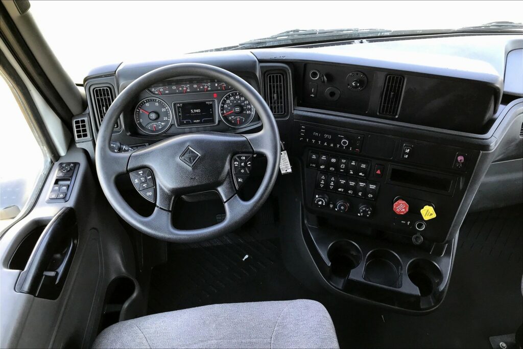 2023 INT LT625 6×4 Sleeper