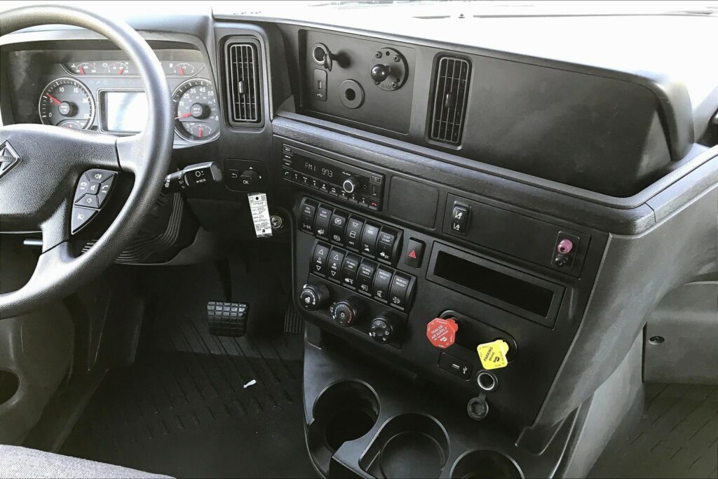 2023 INT LT625 6×4 Sleeper