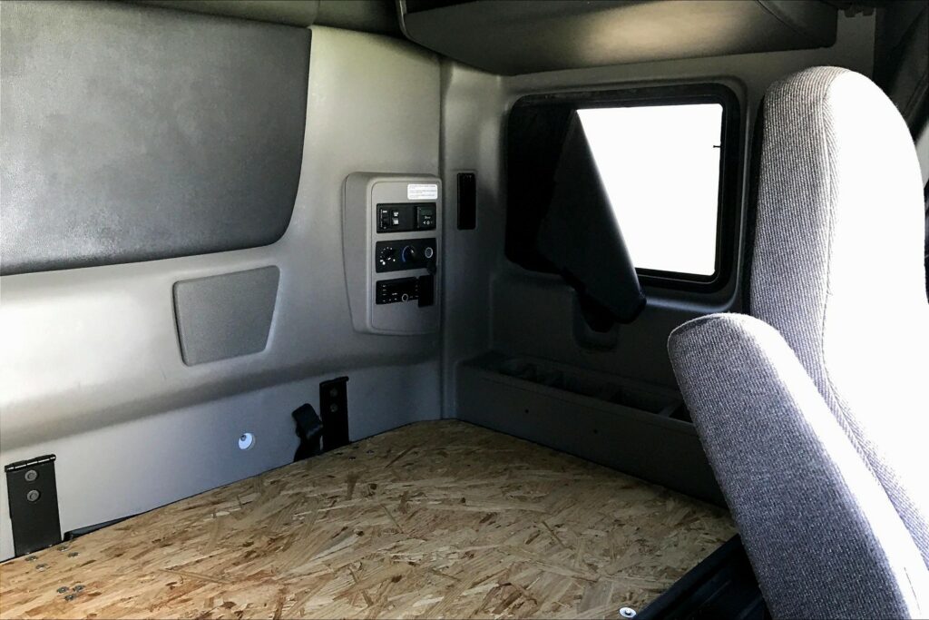 2023 INT LT625 6×4 Sleeper