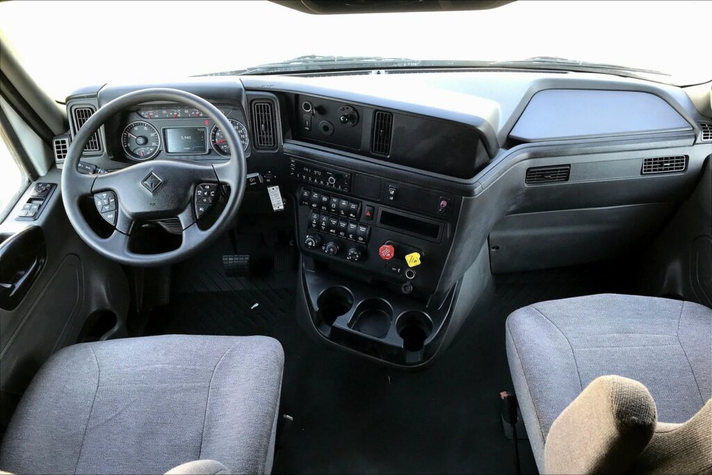2023 INT LT625 6×4 Sleeper