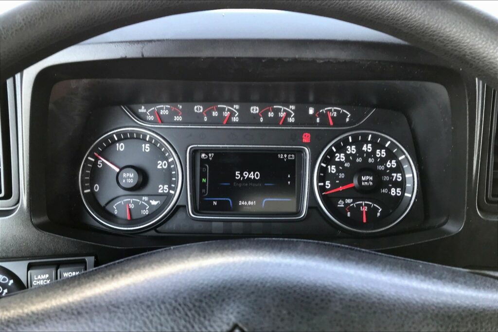 2023 INT LT625 6×4 Sleeper