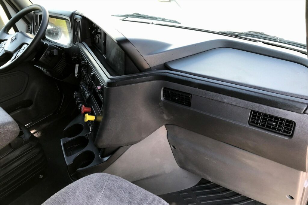 2023 INT LT625 6×4 Sleeper