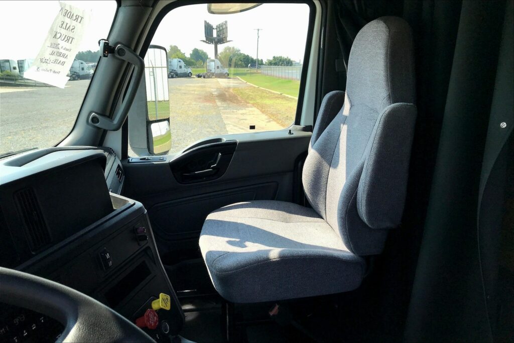 2023 INT LT625 6×4 Sleeper