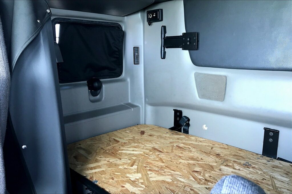 2023 INT LT625 6×4 Sleeper