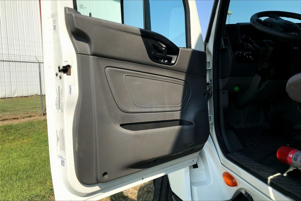 2023 INT LT625 6×4 Sleeper