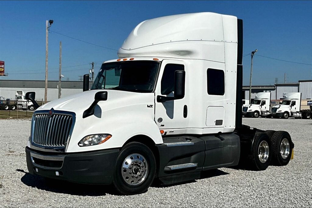 2022 INT LT625 6×4 Sleeper