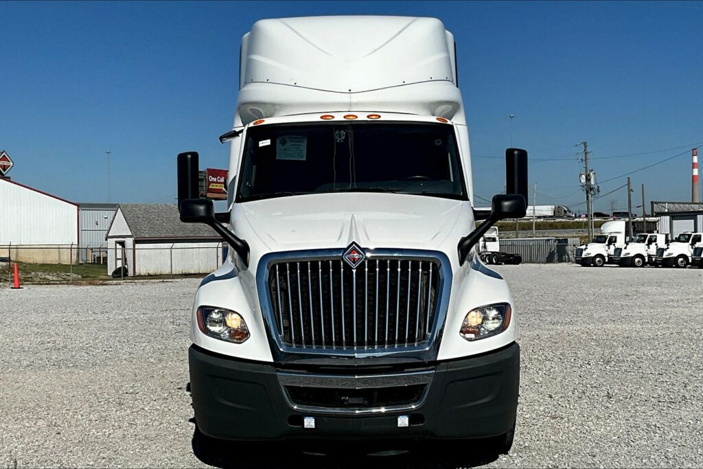 2022 INT LT625 6×4 Sleeper