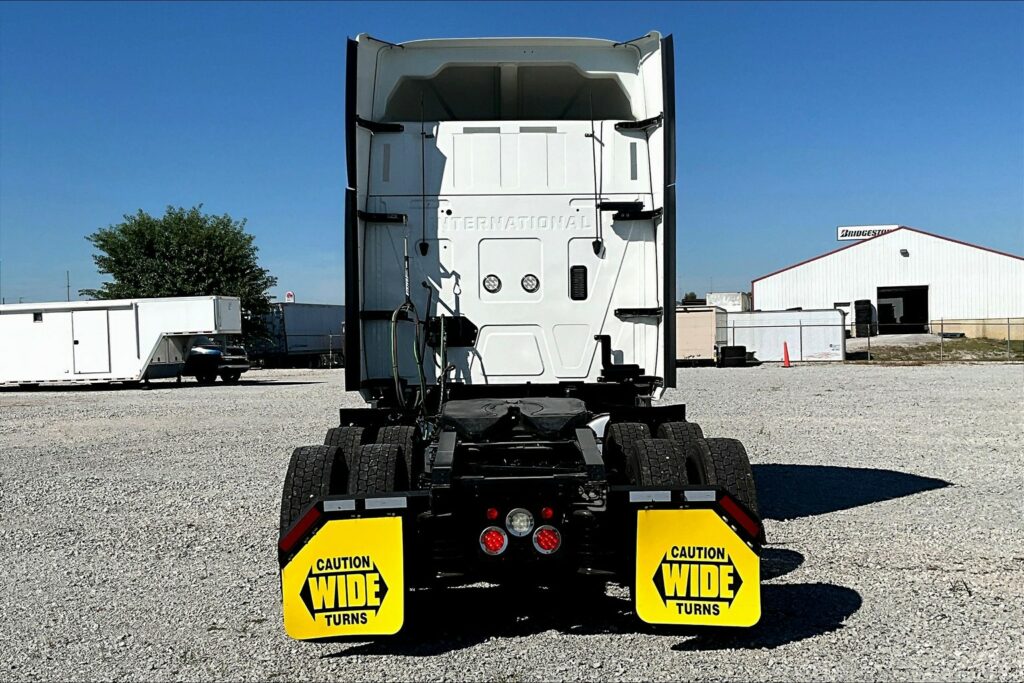 2022 INT LT625 6×4 Sleeper