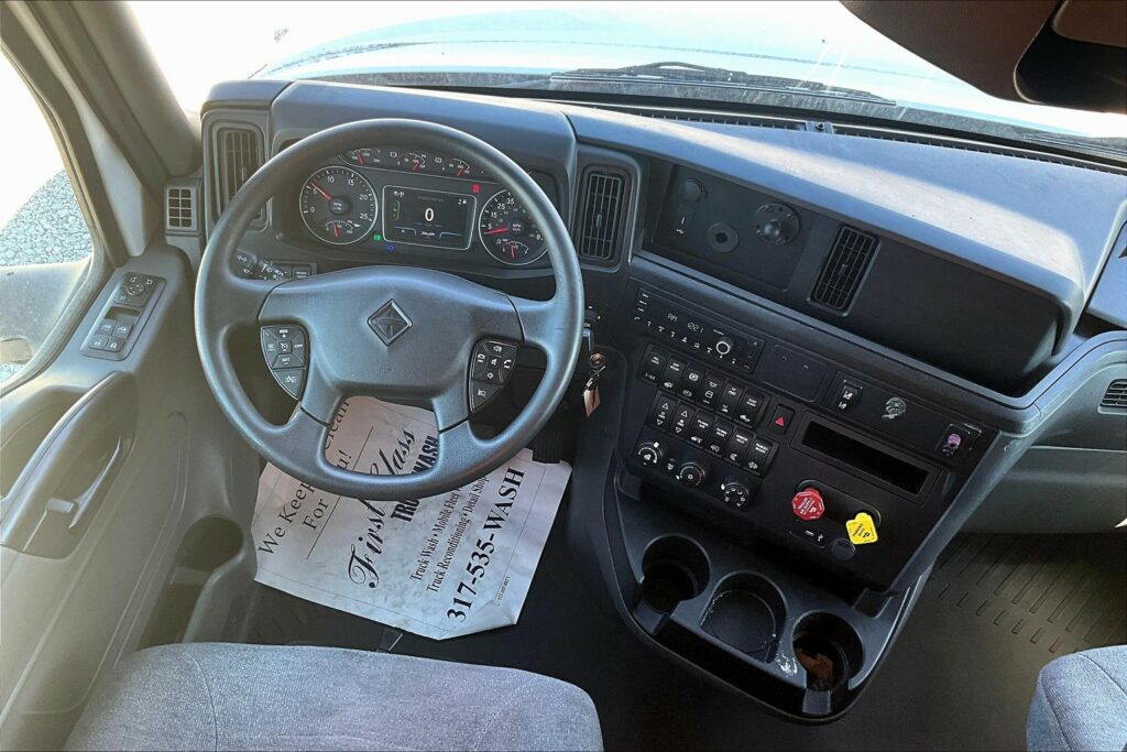 2022 INT LT625 6×4 Sleeper