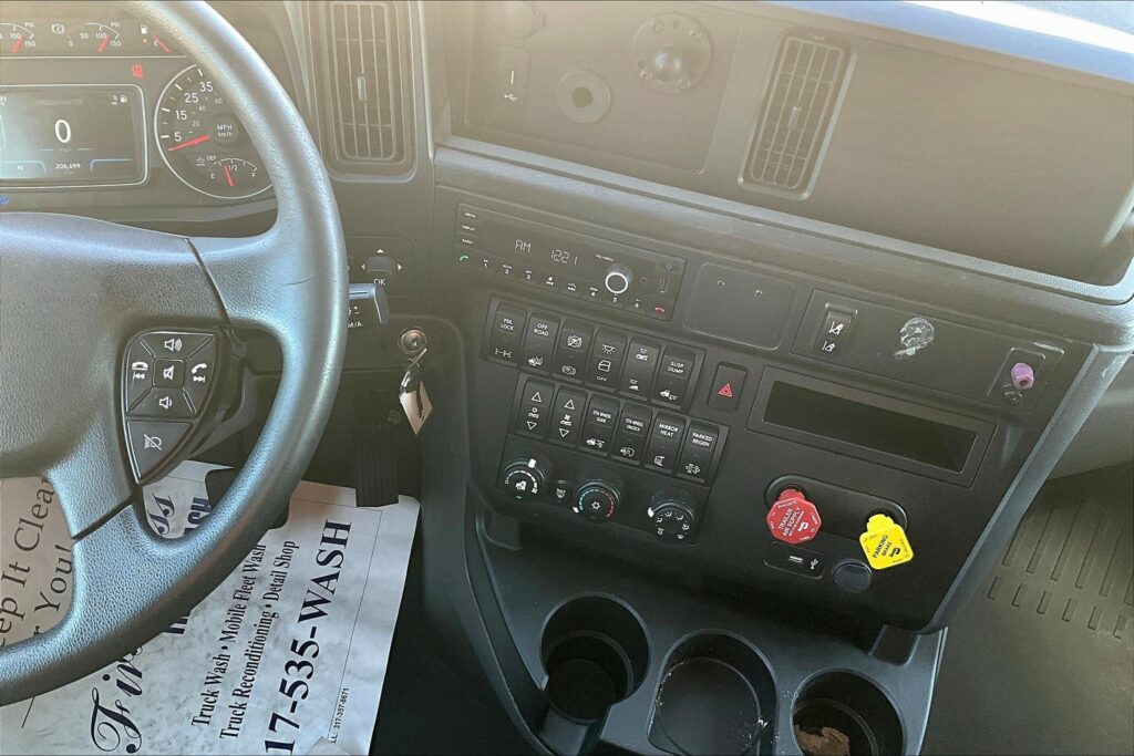 2022 INT LT625 6×4 Sleeper