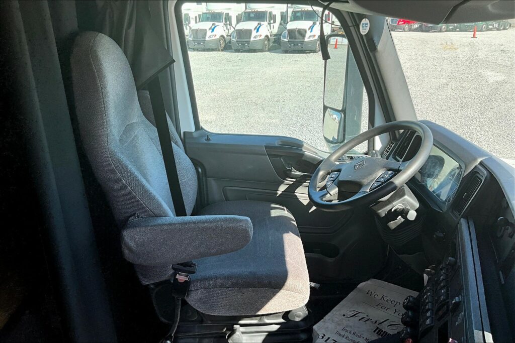 2022 INT LT625 6×4 Sleeper