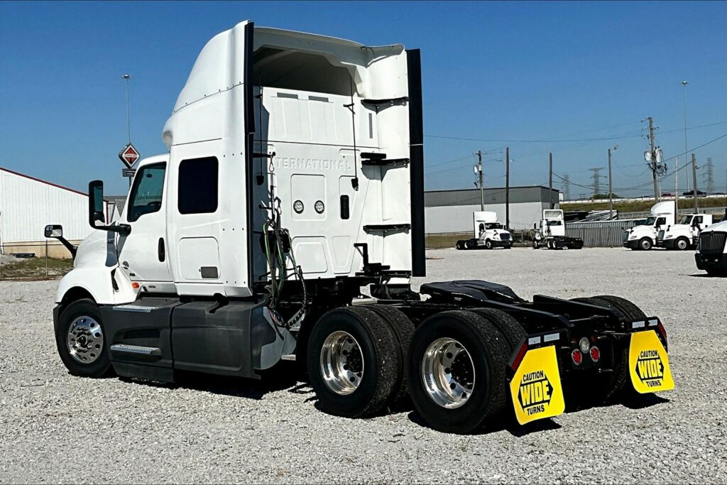 2022 INT LT625 6×4 Sleeper