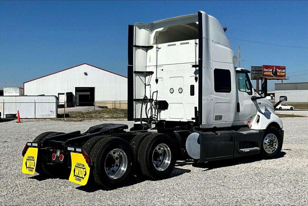 2022 INT LT625 6×4 Sleeper