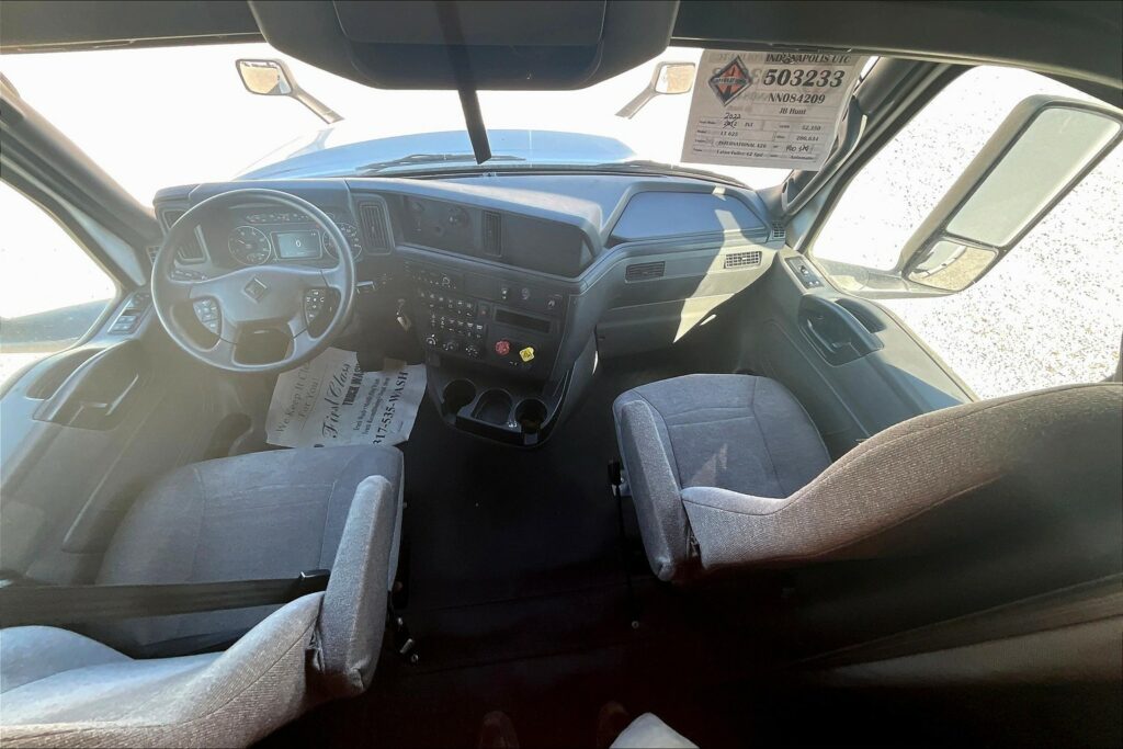 2022 INT LT625 6×4 Sleeper