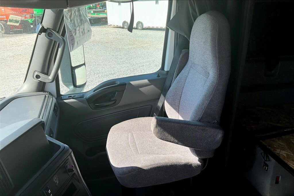 2022 INT LT625 6×4 Sleeper