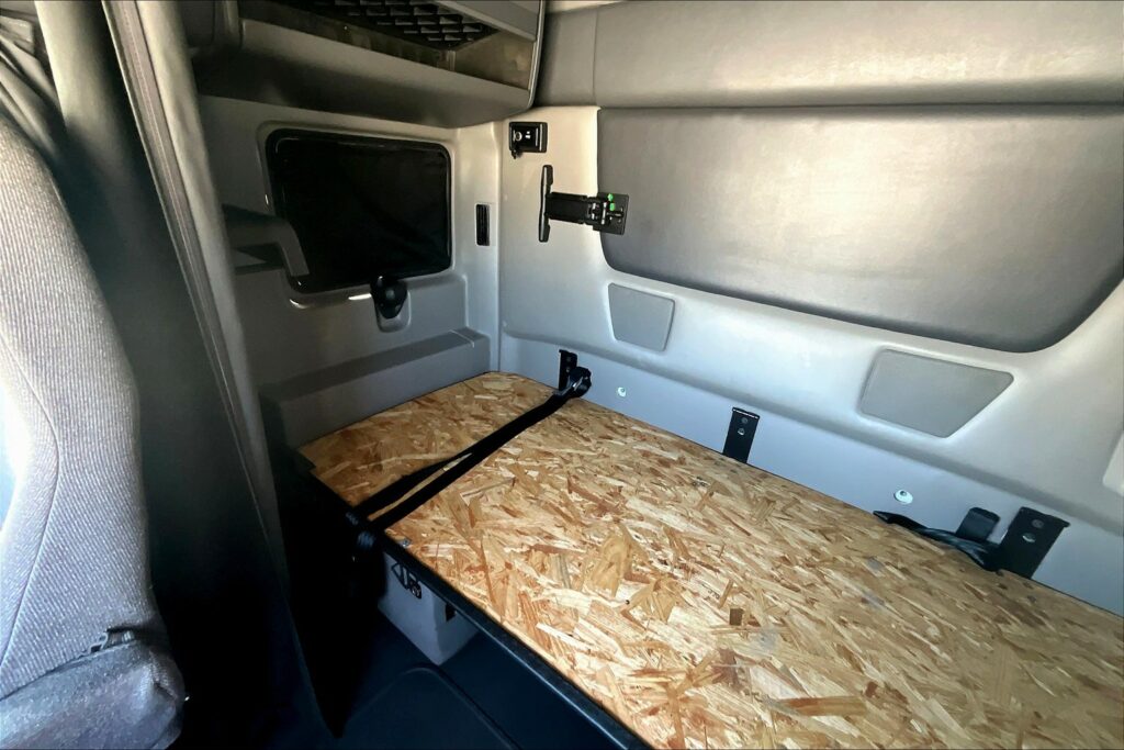 2022 INT LT625 6×4 Sleeper