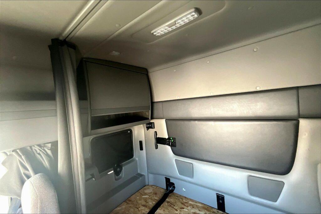 2022 INT LT625 6×4 Sleeper