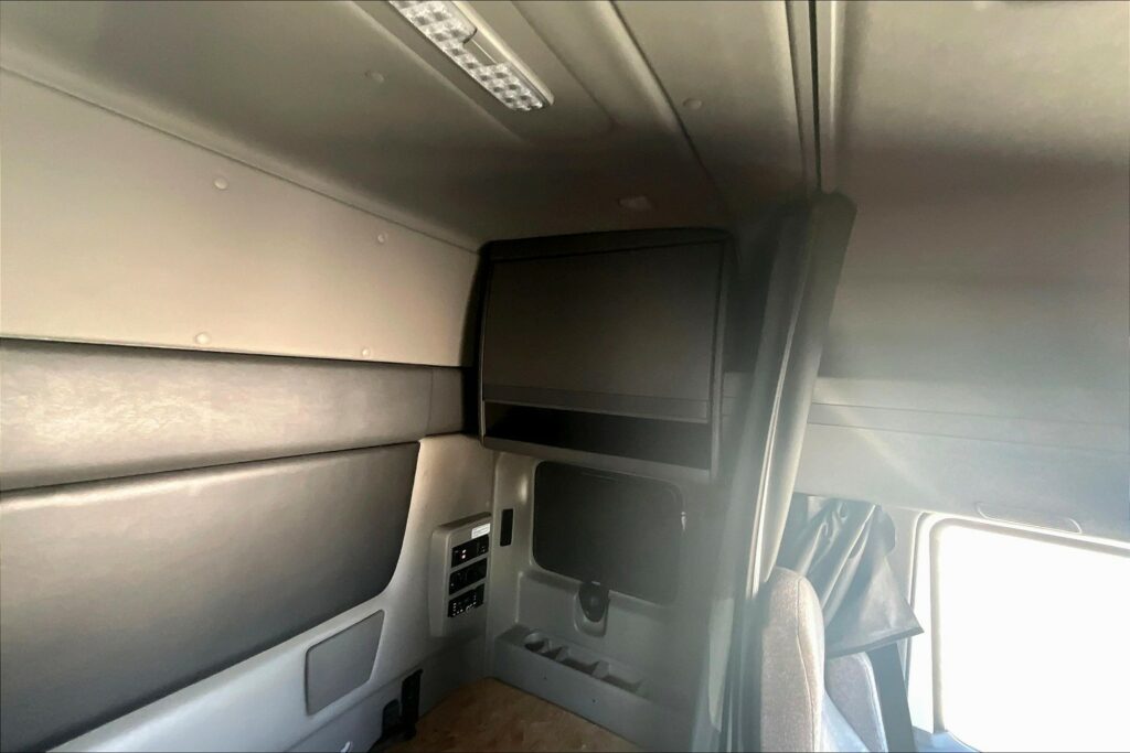 2022 INT LT625 6×4 Sleeper