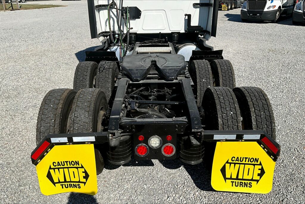 2022 INT LT625 6×4 Sleeper