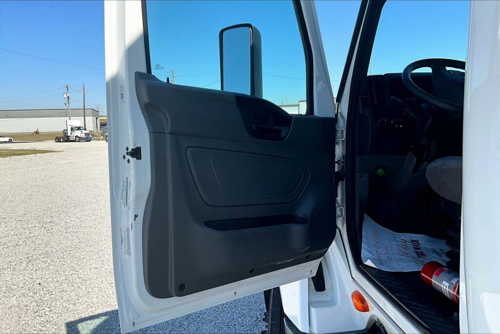 2022 INT LT625 6×4 Sleeper