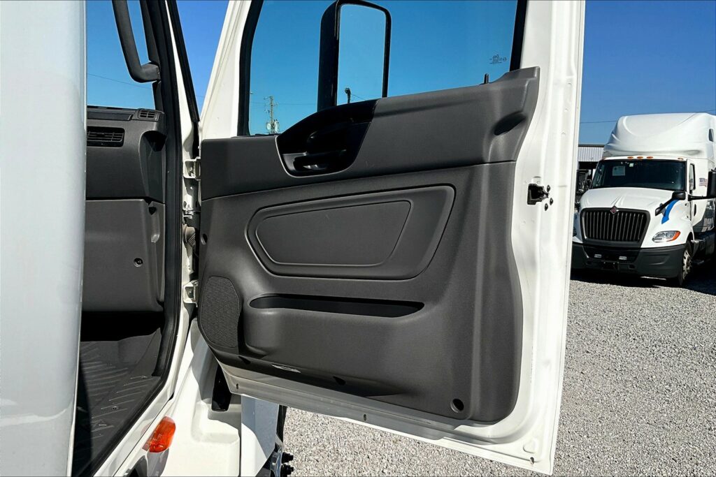 2022 INT LT625 6×4 Sleeper