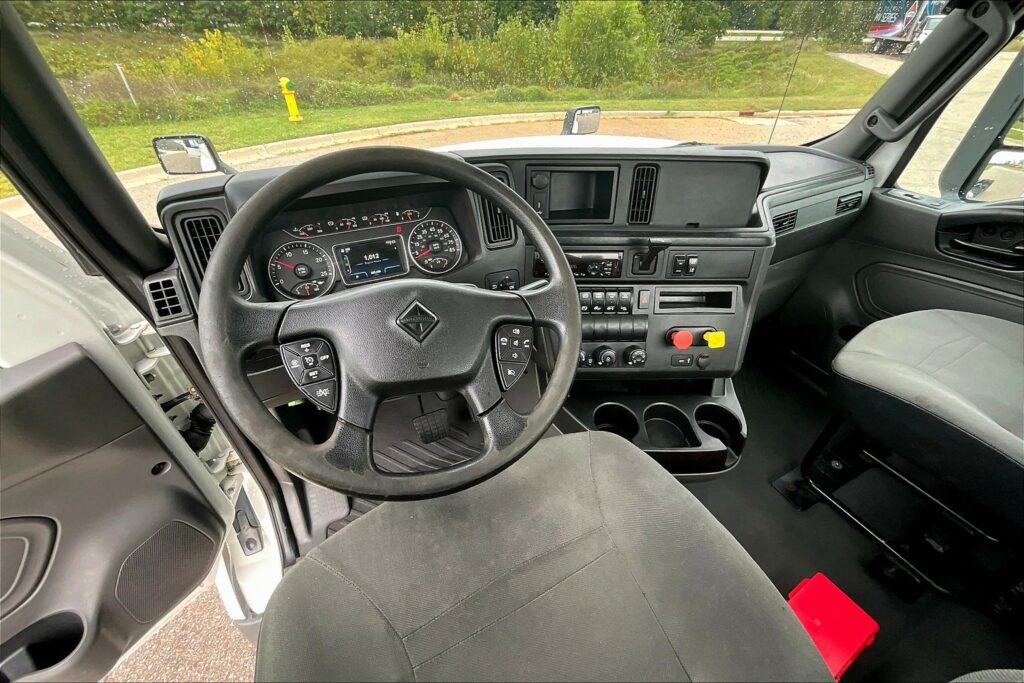 2019 INT LT625 6×4 Day Cab