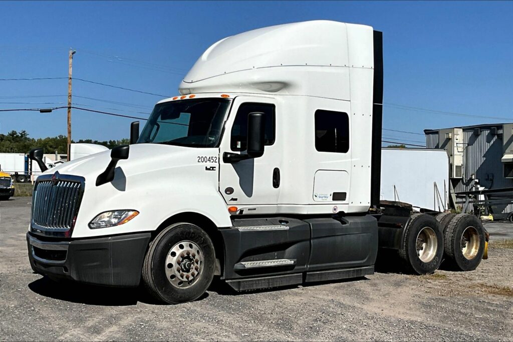 2022 INT LT625 6×4 Sleeper