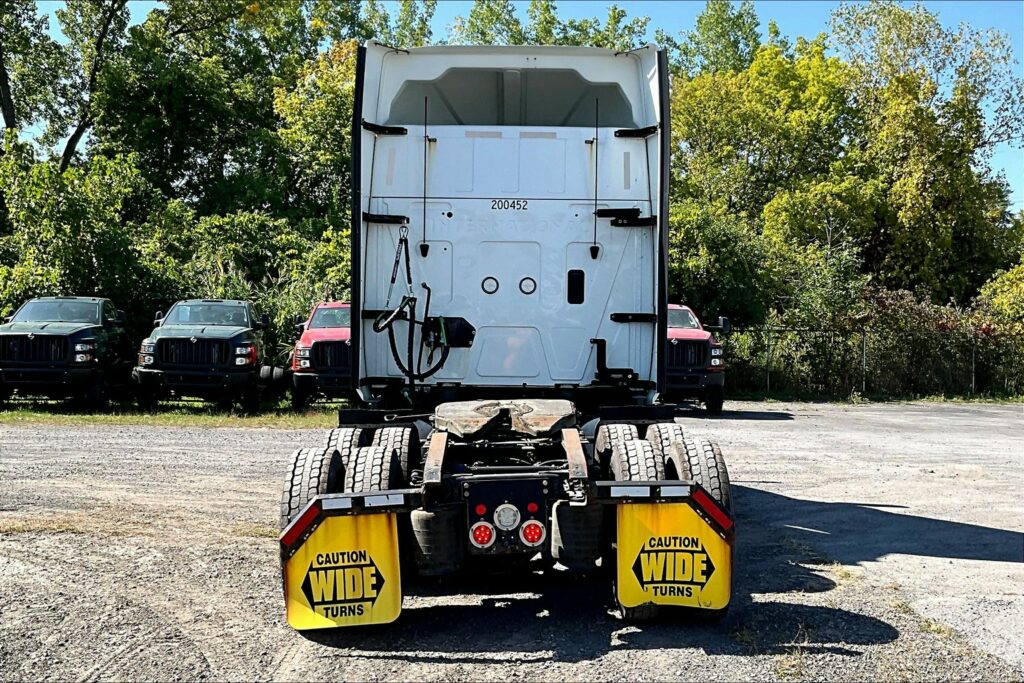 2022 INT LT625 6×4 Sleeper