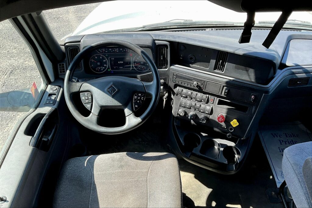 2022 INT LT625 6×4 Sleeper