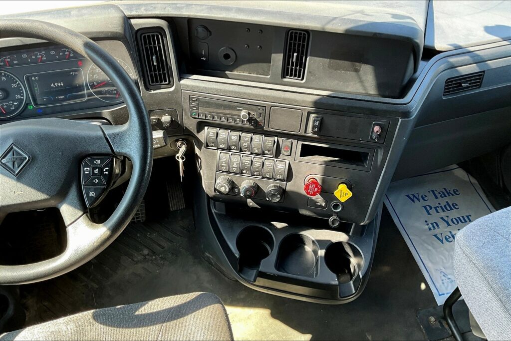 2022 INT LT625 6×4 Sleeper