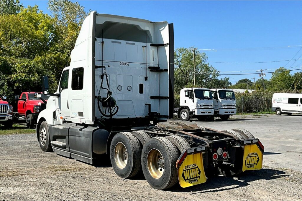 2022 INT LT625 6×4 Sleeper