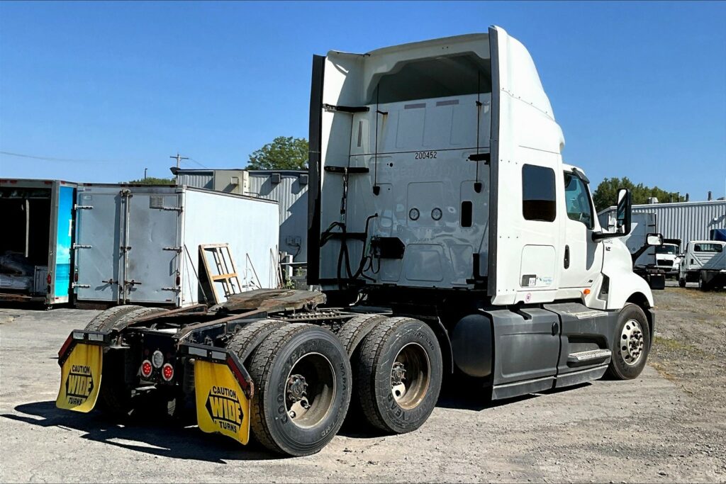 2022 INT LT625 6×4 Sleeper
