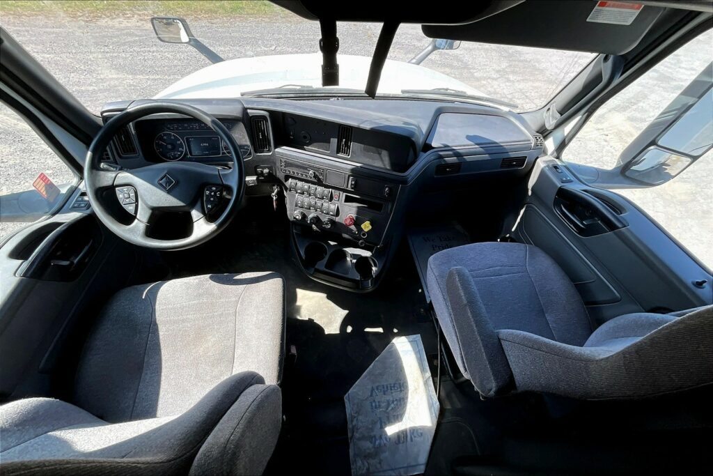 2022 INT LT625 6×4 Sleeper