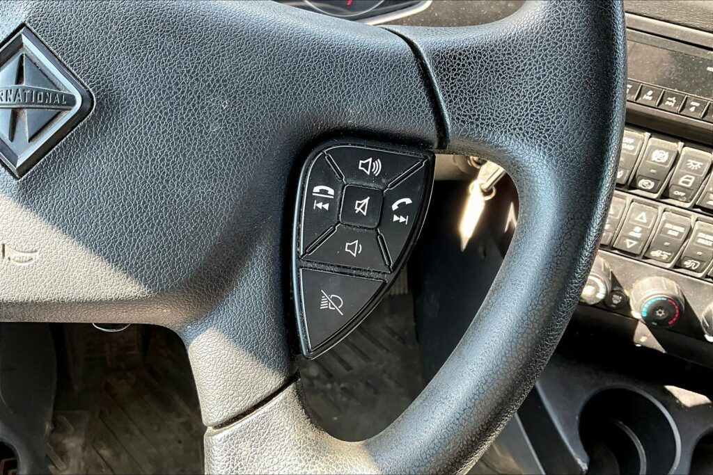 2022 INT LT625 6×4 Sleeper