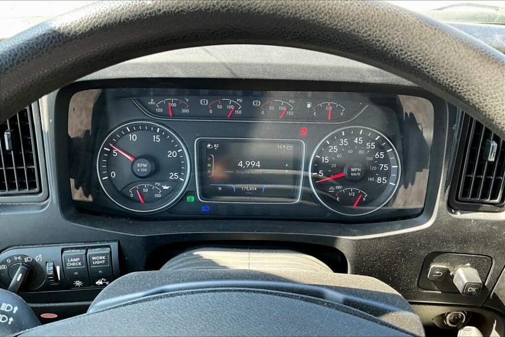 2022 INT LT625 6×4 Sleeper