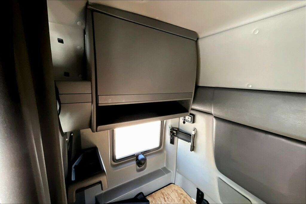 2022 INT LT625 6×4 Sleeper