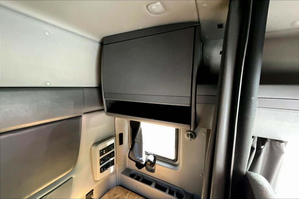 2022 INT LT625 6×4 Sleeper