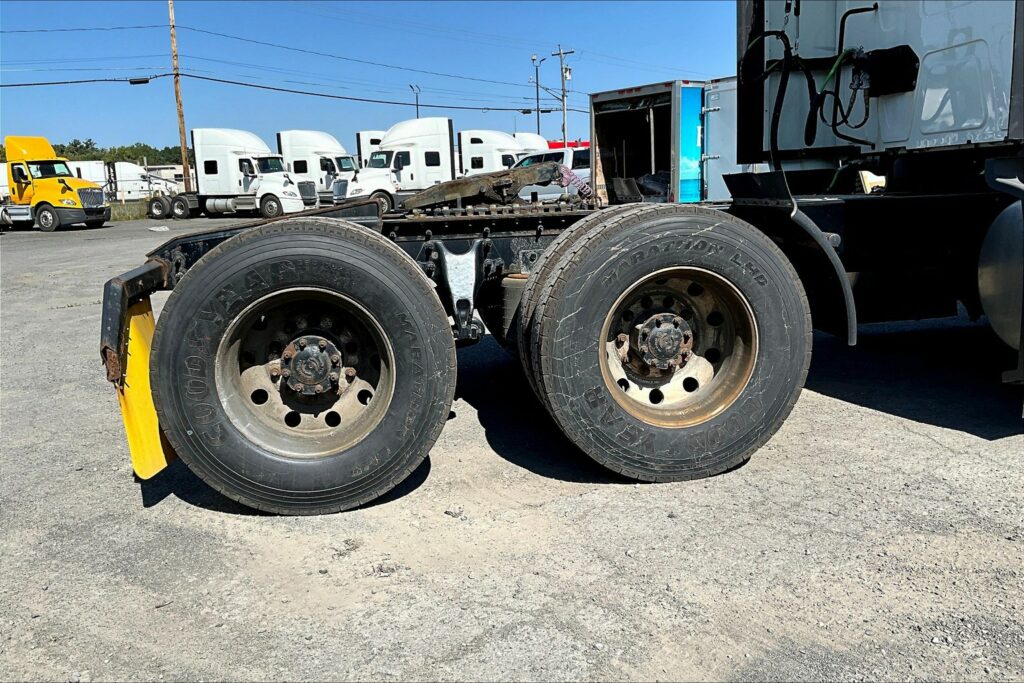 2022 INT LT625 6×4 Sleeper