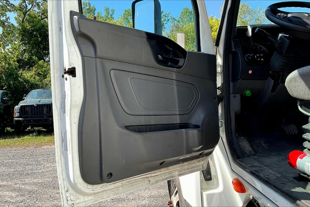 2022 INT LT625 6×4 Sleeper