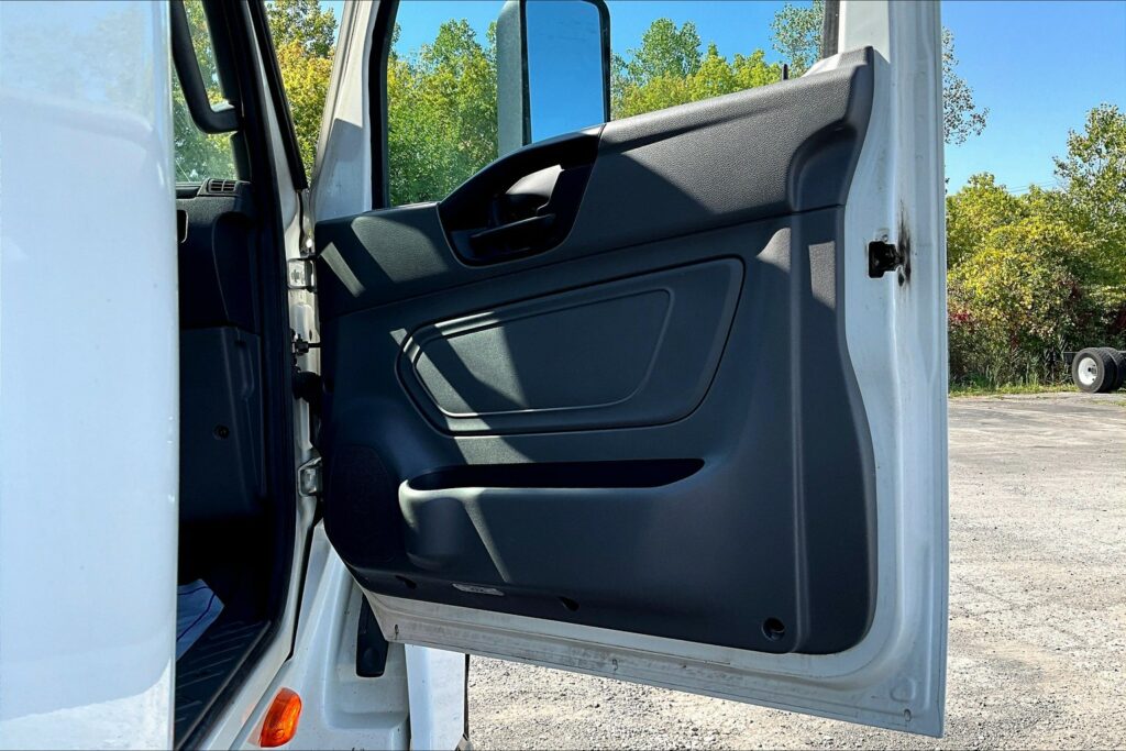 2022 INT LT625 6×4 Sleeper