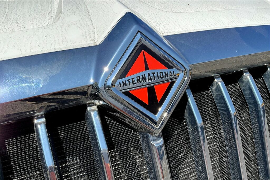 2022 INT LT625 6×4 Sleeper