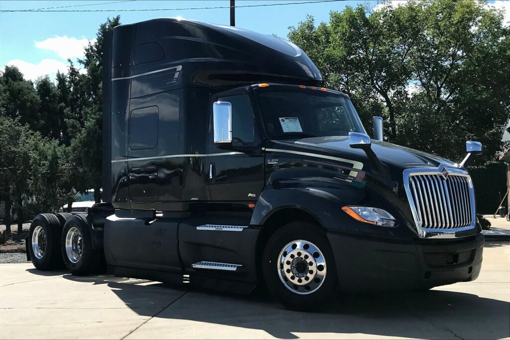 2022 INT LT625 6×4 Sleeper