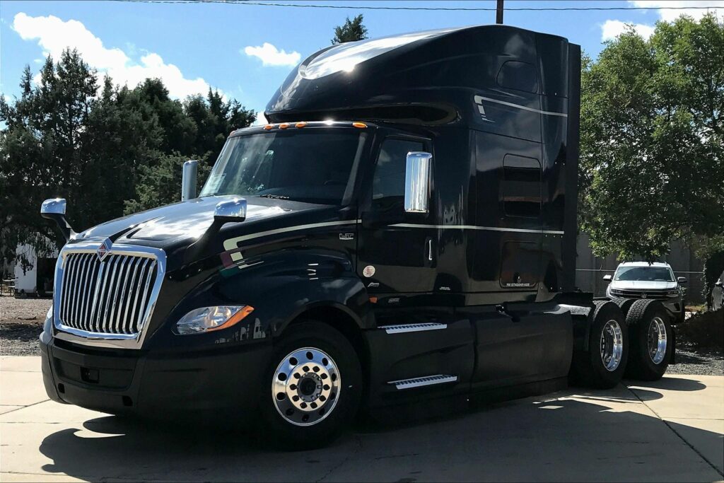 2022 INT LT625 6×4 Sleeper