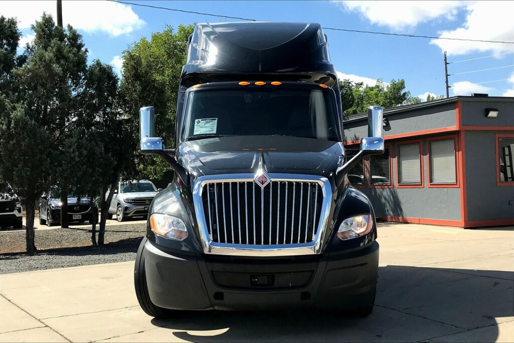 2022 INT LT625 6×4 Sleeper