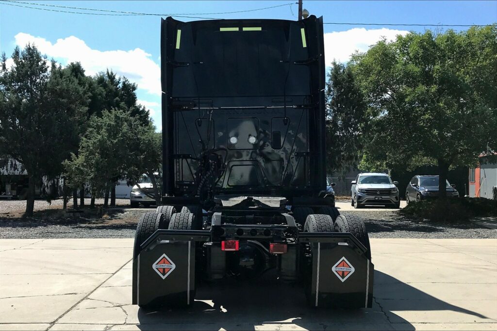 2022 INT LT625 6×4 Sleeper