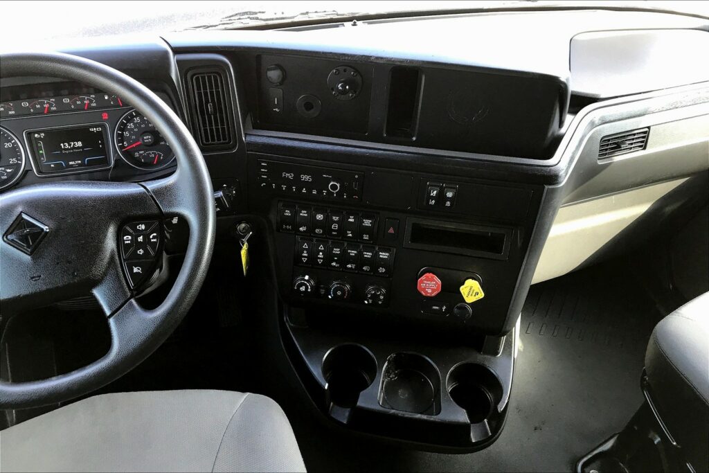 2022 INT LT625 6×4 Sleeper